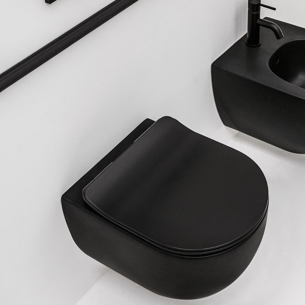 Alterna Arco Compact toalettsete Svart matt Alterna Toalettsete GRO-6070079