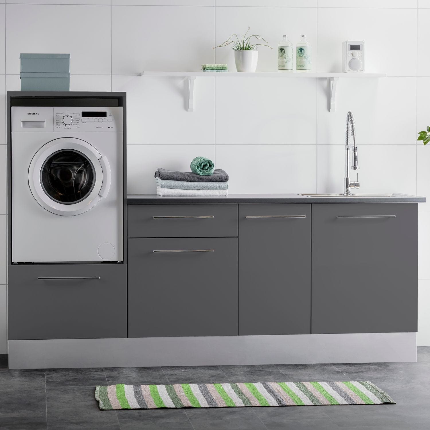 Alterna vaskerom: Dekkside 60x220cm Grå matt / 60x220cm Alterna Dekkside vaskerom GRO-7011909