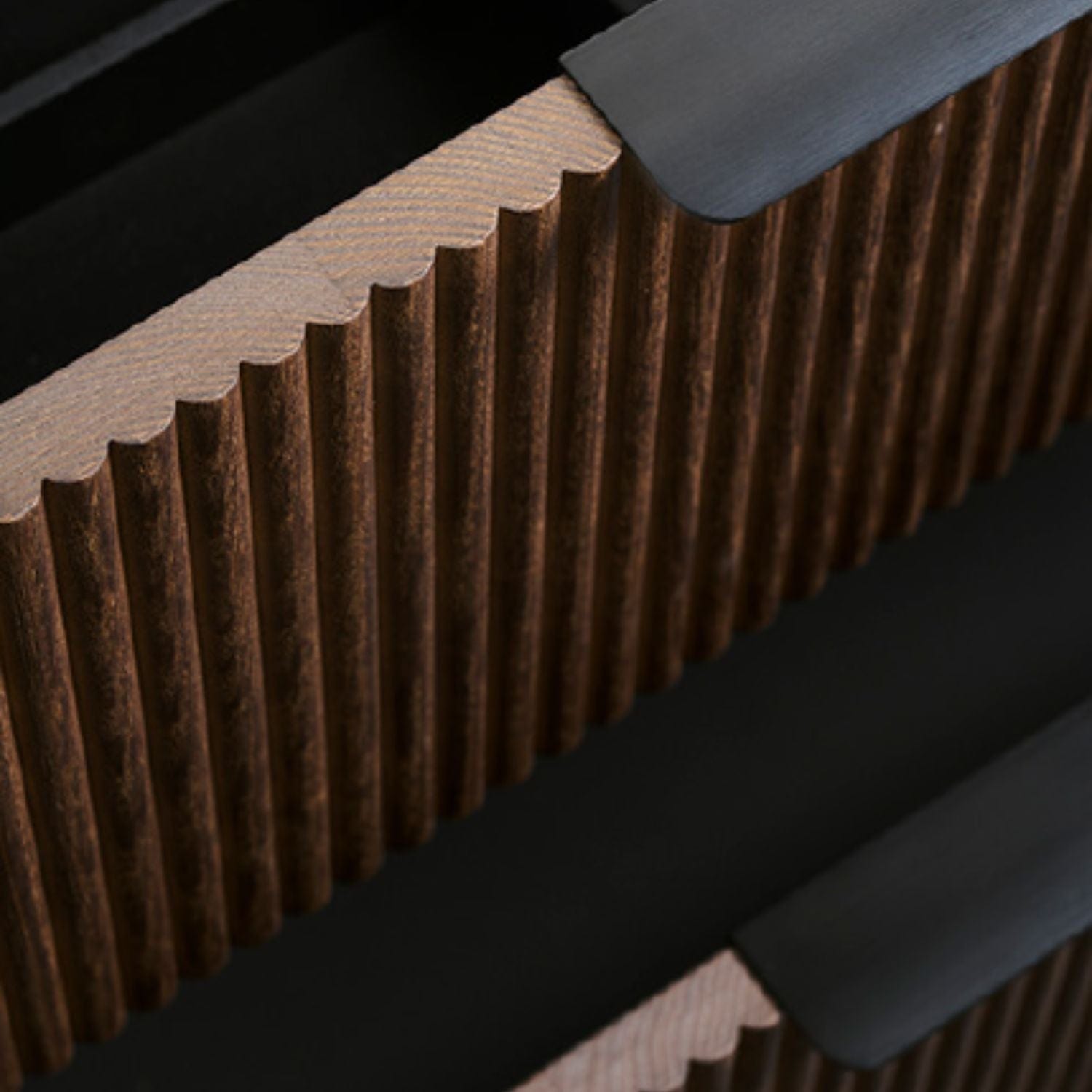 Macro Design LINE Håndtak Svart matt / 136mm Macro Design Knotter og håndtak GRO-IHANDTAGLI13MS