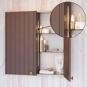 Dansani Lys innvendig overskap og høyskap