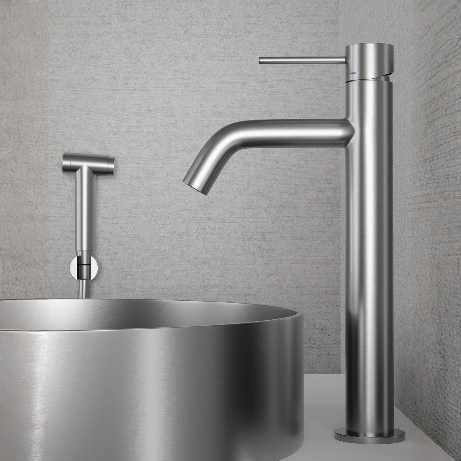 INR Voyage High Servantbatteri med Hånddusj Brushed stainless INR Iconic Nordic Rooms Servantbatteri INR-80001431