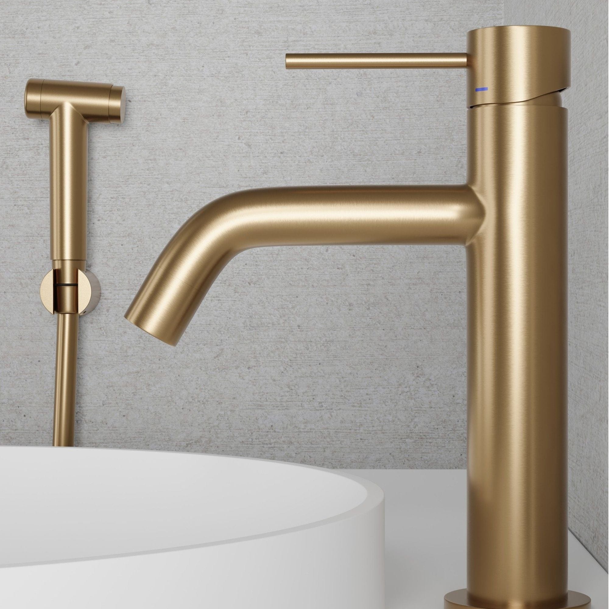 INR Voyage Mid Servantbatteri med Hånddusj Brushed brass INR Iconic Nordic Rooms Servantbatteri INR-80001425