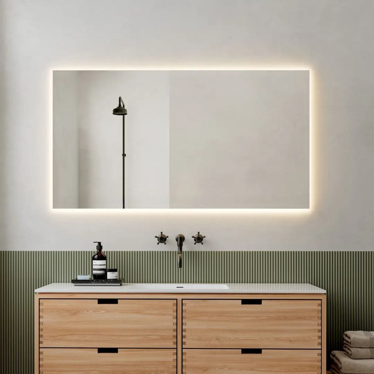 Korsbakken Celina Speil med lys 140cm Korsbakken Baderomsspeil KO-702900140