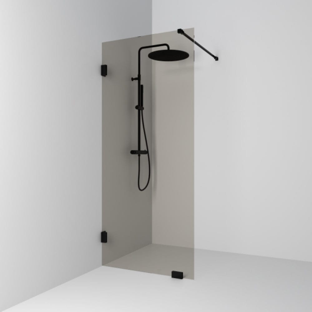 Svedbergs 180° Dusjvegg med fot og stag Svart matt / 88cm / Bronsefarget glass Svedbergs Dusjvegg SV-682988