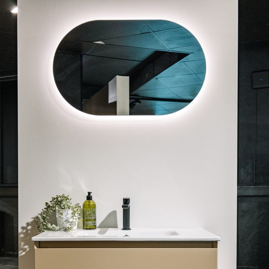 Loevschall Blokhus Ovalt LED Speil - vendbart Loevschall Baderomsspeil
