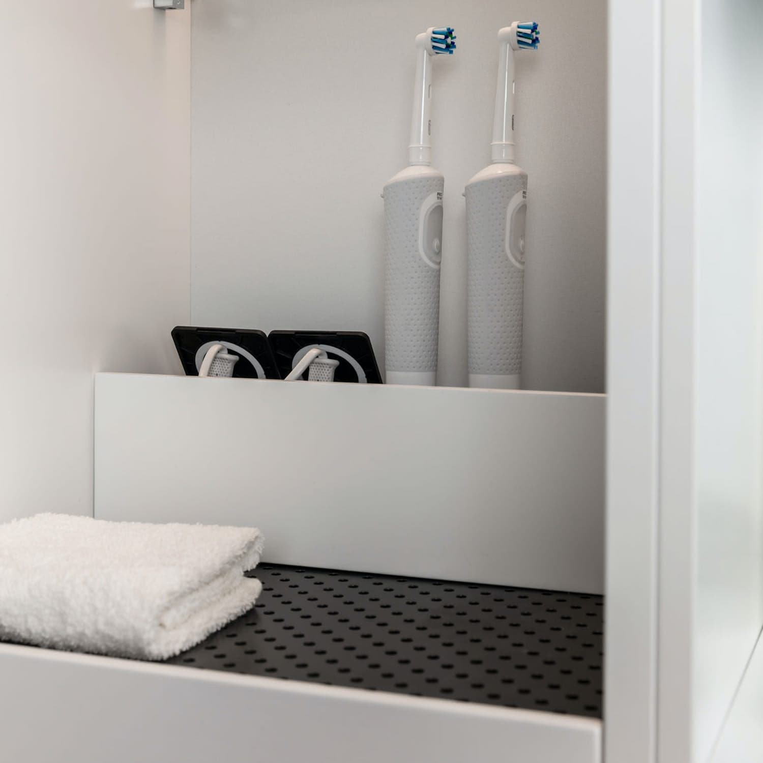 Svedbergs Ladestasjon Høyskap Hvit matt / 35cm Svedbergs Høyskap bad SV-72351